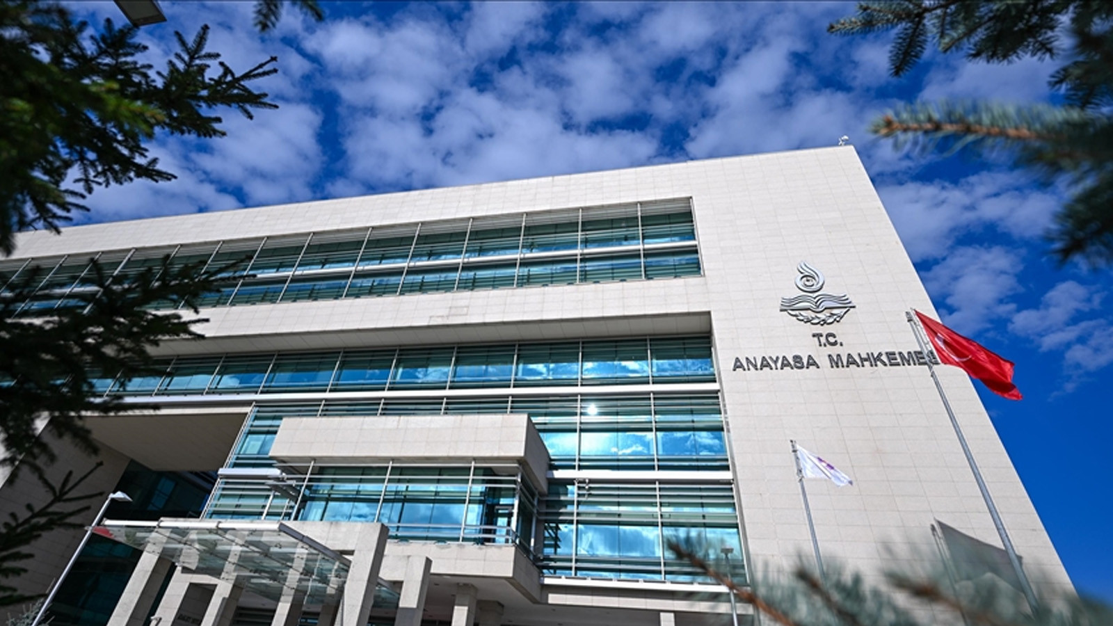 AYM'den, nüfusu 2 binin altına düşen belediyeler için flaş karar