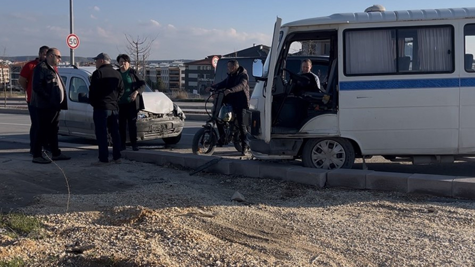 Eskişehir'de ters yöne giren minibüs dehşet saçtı: Yaralılar var