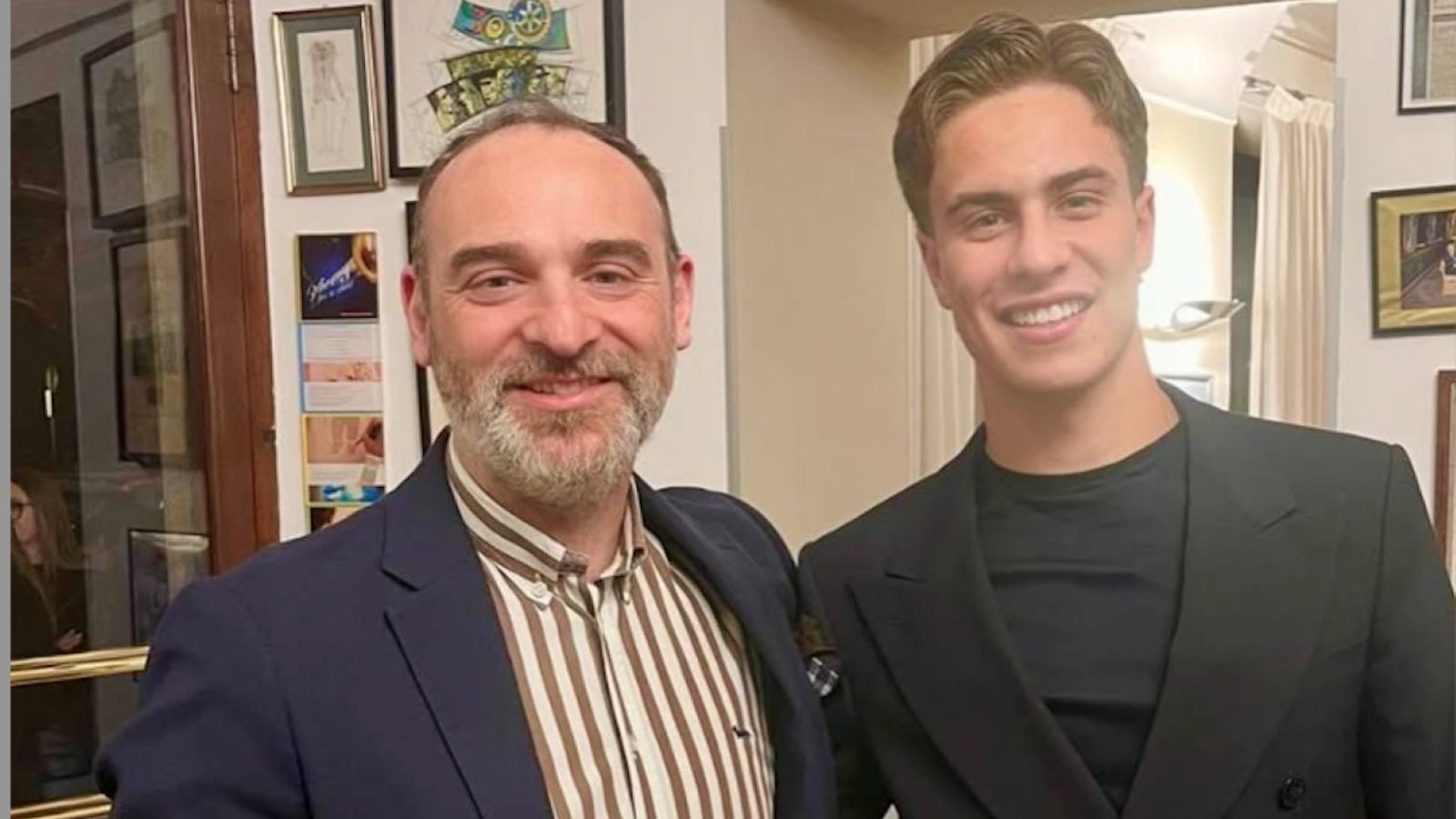 Kenan Yıldız tacını çıkarıp halkın arasına karıştı