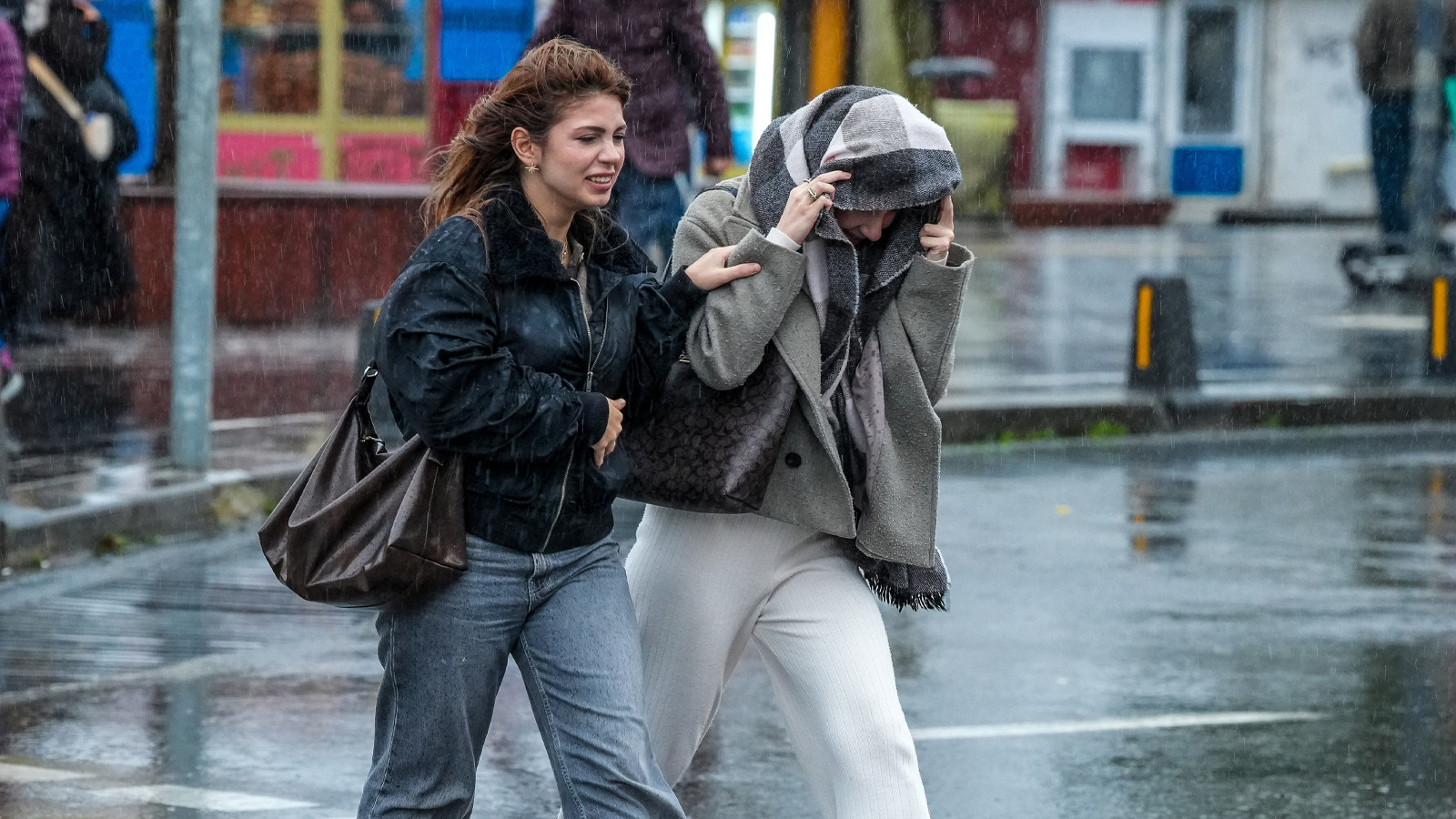 AKOM gün verdi, uyardı: İstanbul'a resmen kış geliyor!