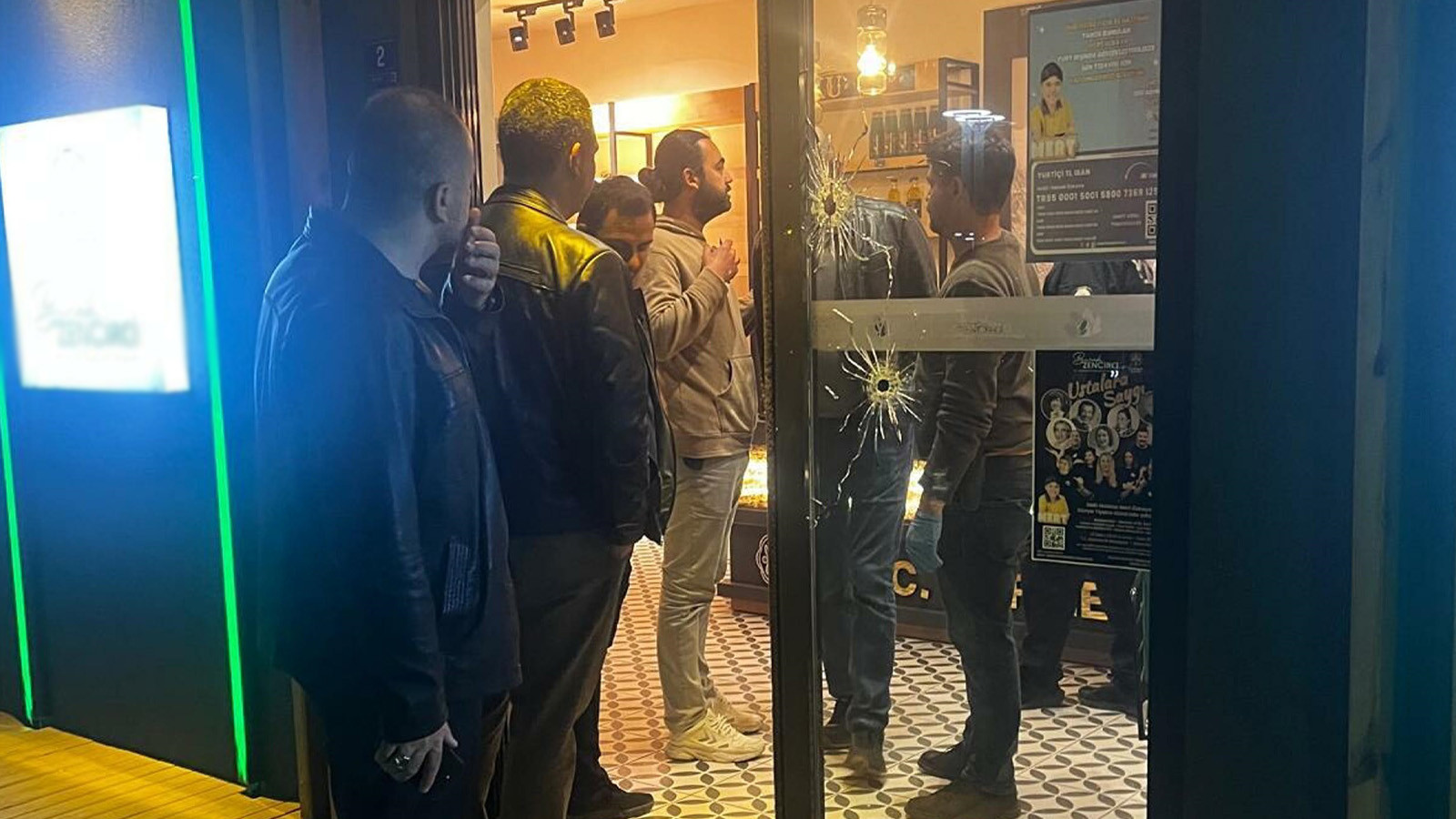 Bir ili sarsan olay: Belediyenin mağazası kurşunlandı, eski başkan gözaltında