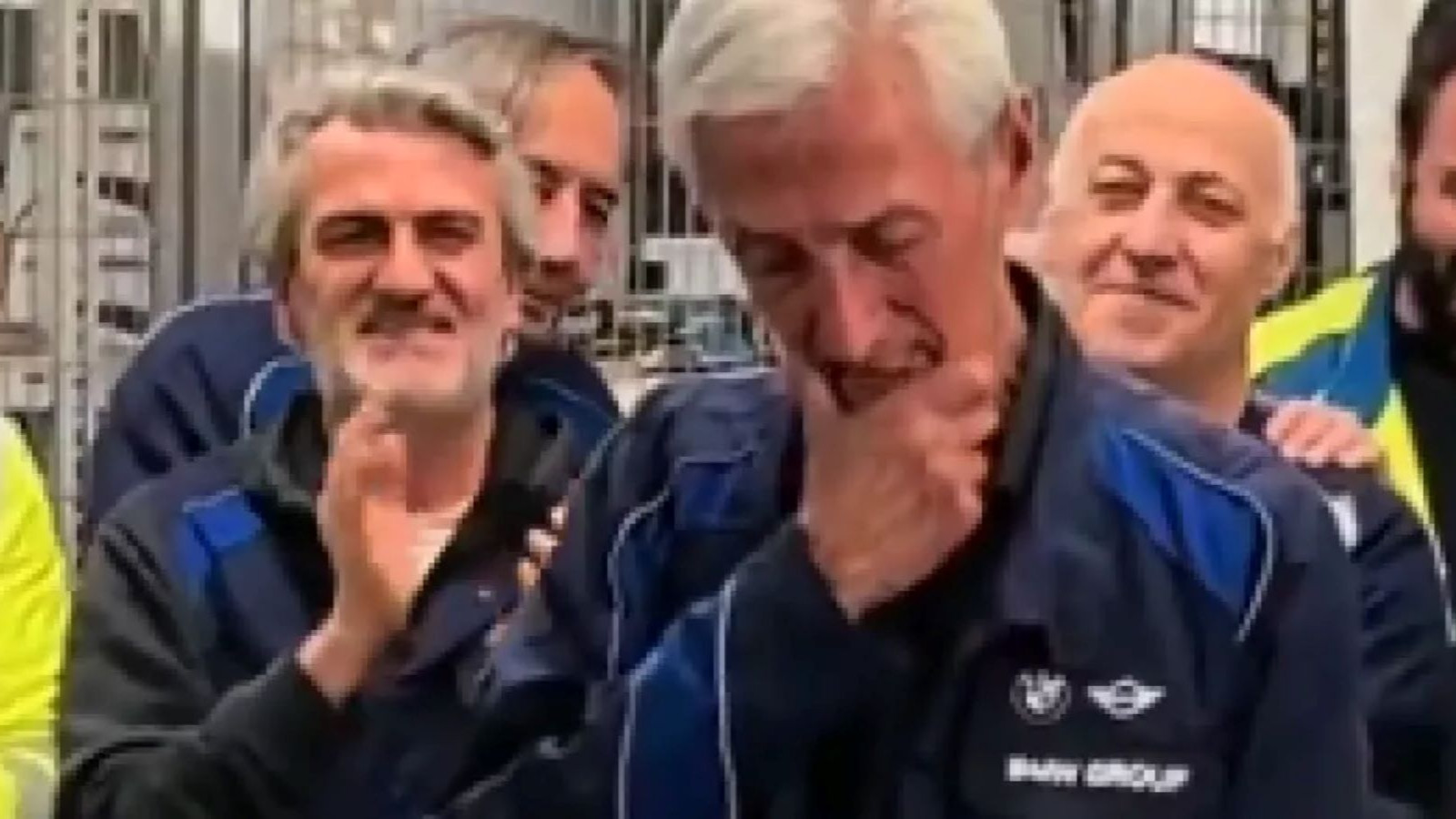 BMW’den 45 yıl aynı fabrikada çalışan Türk işçisine emeklilik hediyesi