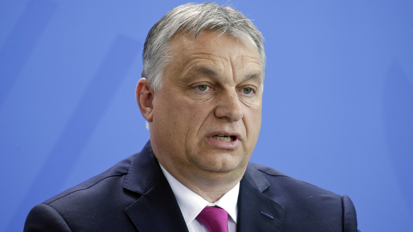 Denize düşen Orban, Trump'a sarıldı: Dünya tarihinde görülmemiş skandal!