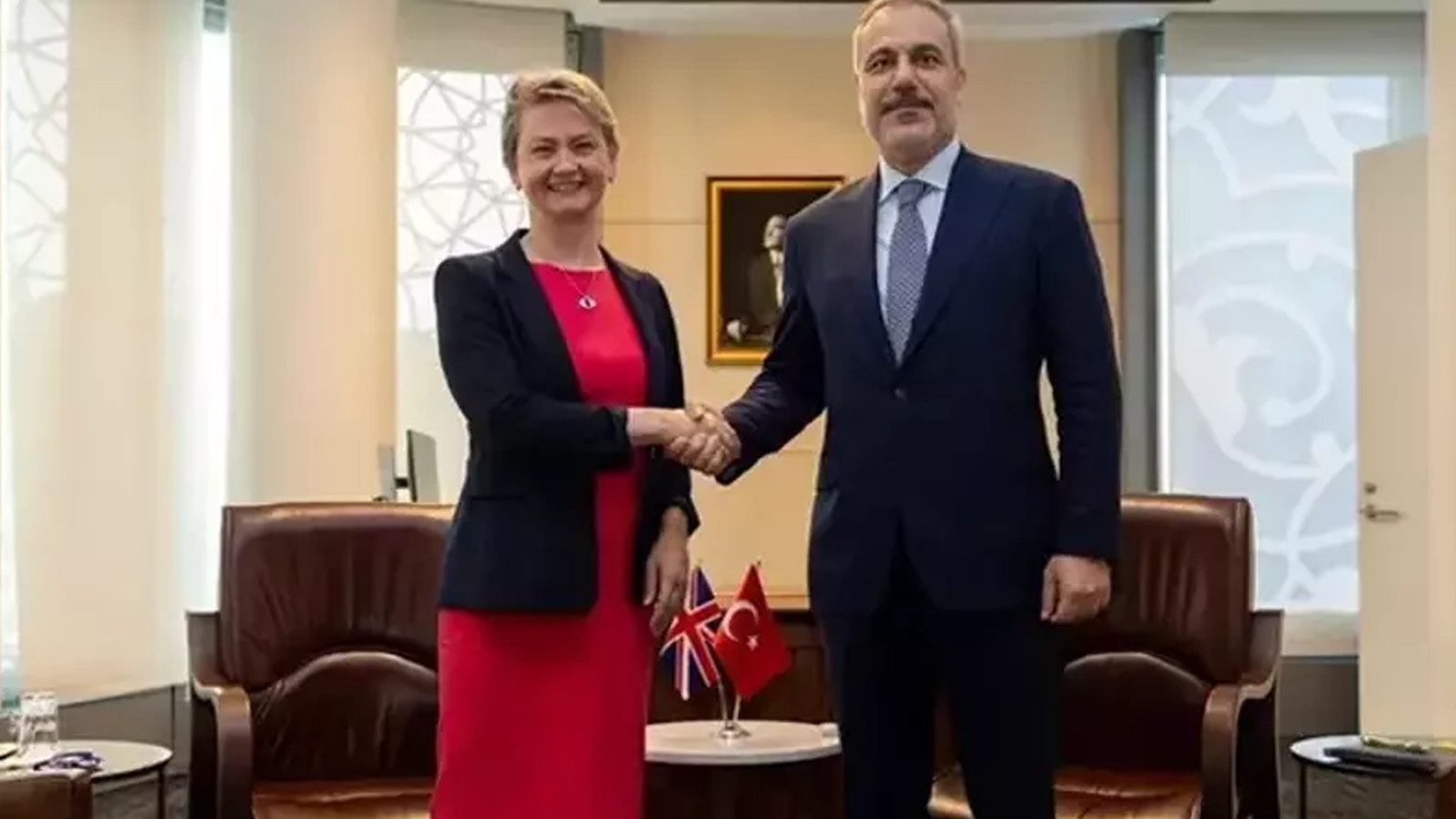 Dışişleri Bakan Hakan Fidan, Birleşik Krallık Dışişleri Bakanı Cooper ile görüştü