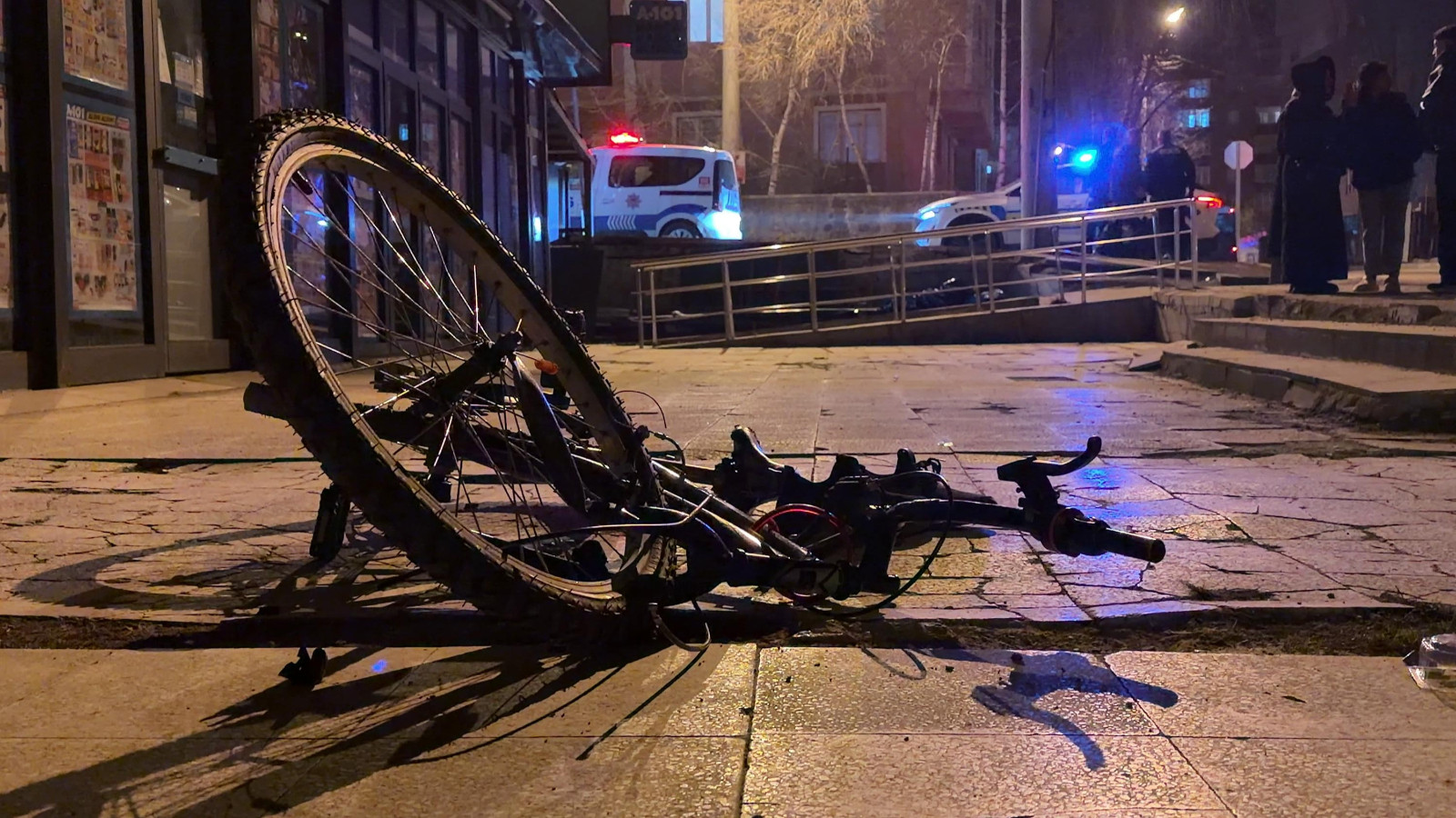 Erzurum'da bisikletiyle ekmek almaya giden çocuğa otomobil çarptı