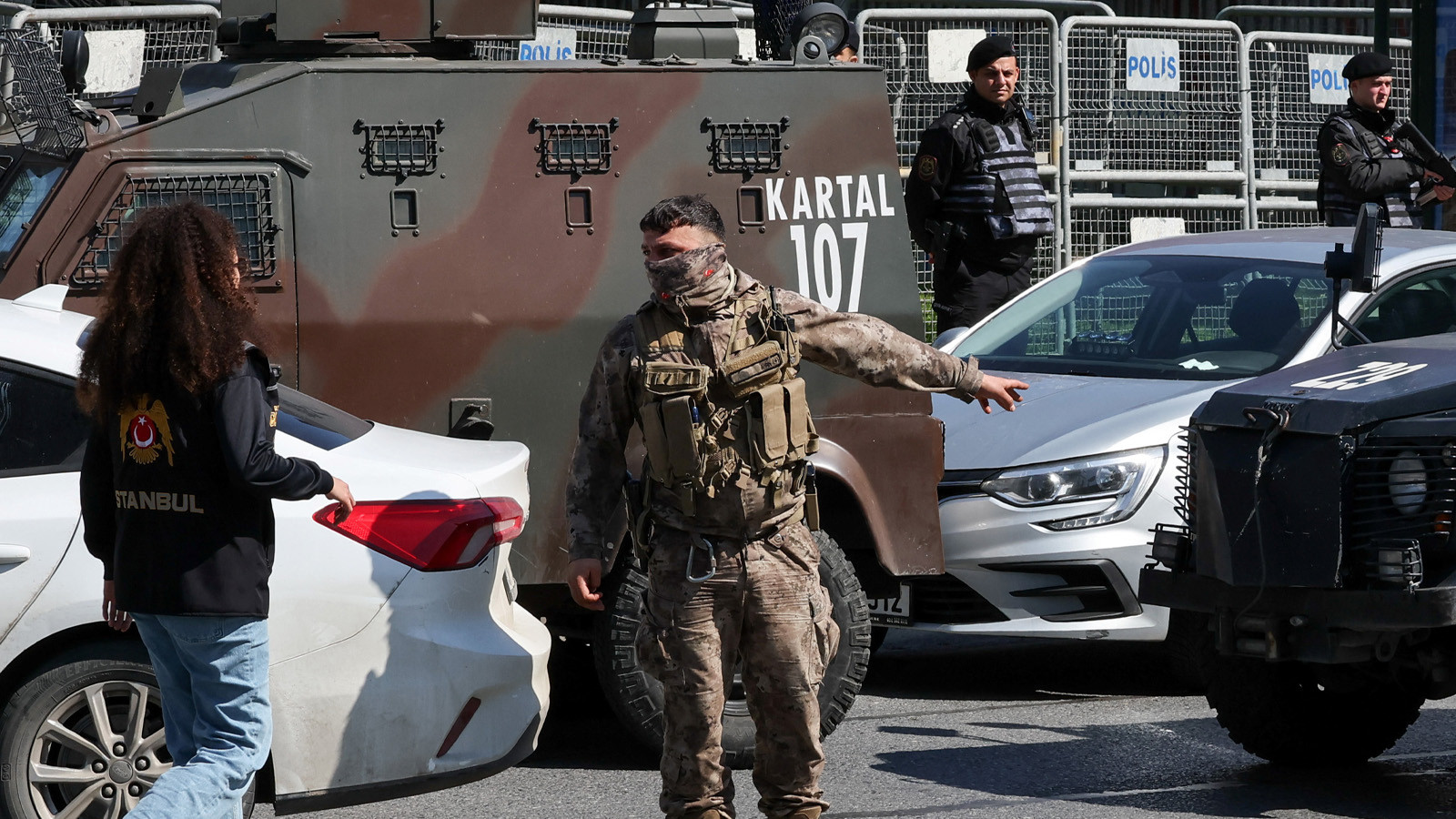 İsrail Konsolosluğu önündeki saldırıyla bağlantılı olduğu belirlenen 3 şüpheliye gözaltı