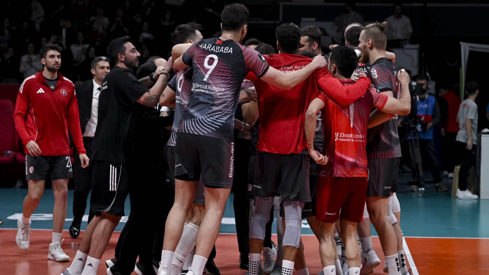 Kupa Voley'de Galatasaray'ı yenen Ziraat Bankkart şampiyon oldu