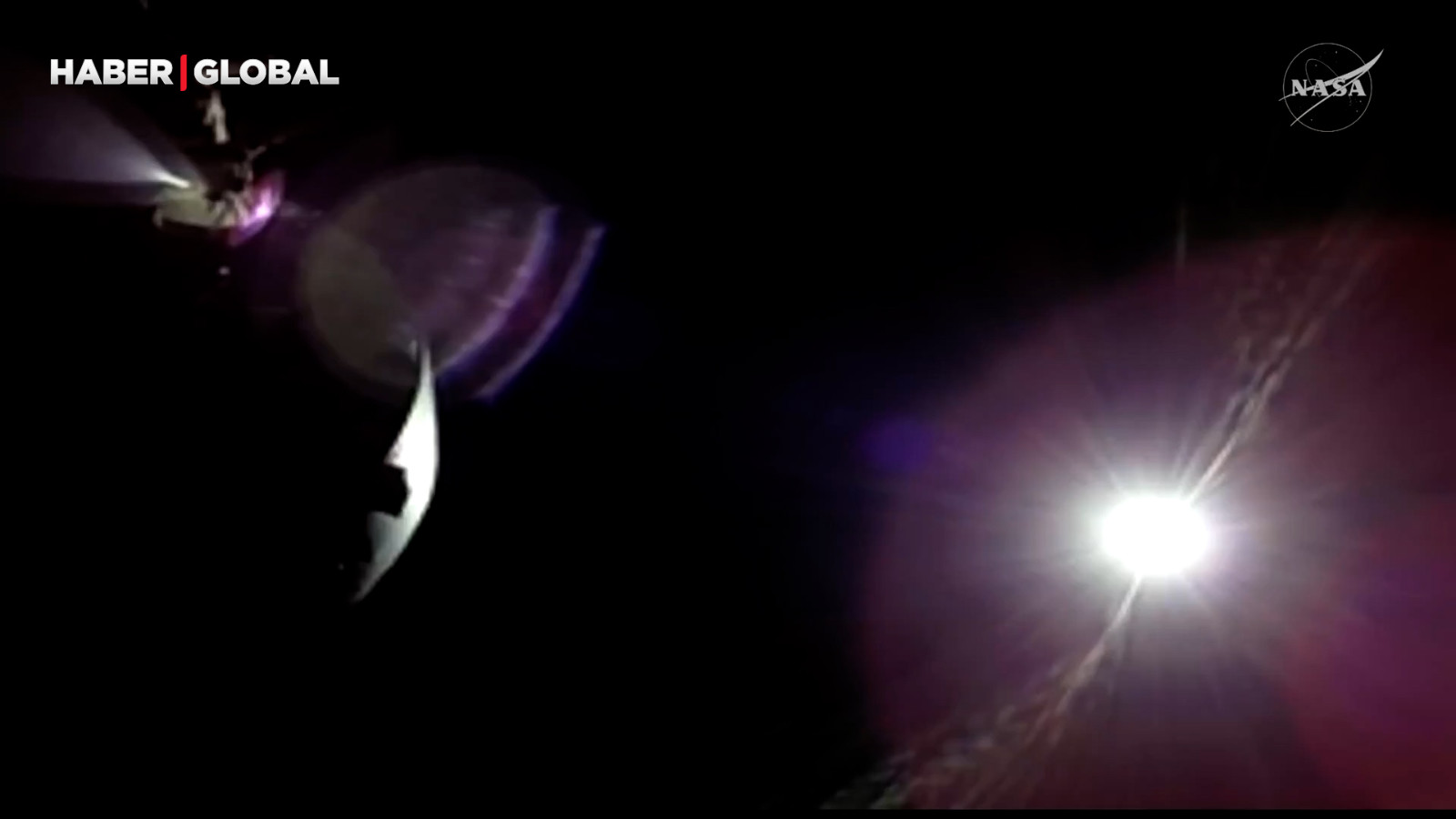 NASA’dan tarihi an: Orion kapsülü Ay’ın arkasında, Güneş tamamen tutuldu