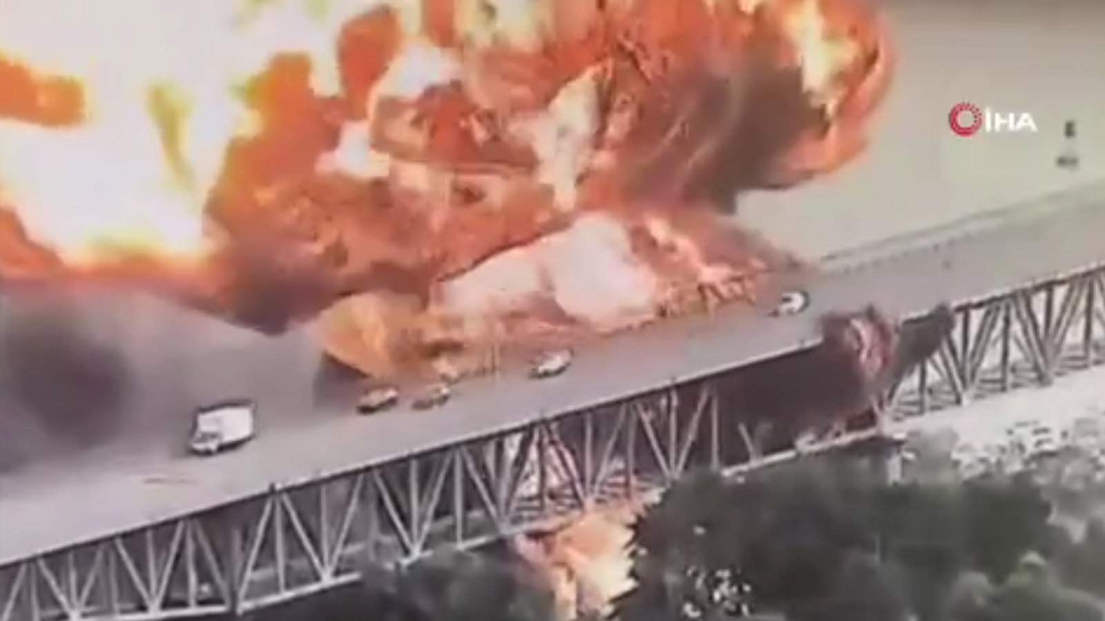 Panama'daki Amerika Köprüsü alev topuna döndü: Ölü ve yaralılar var
