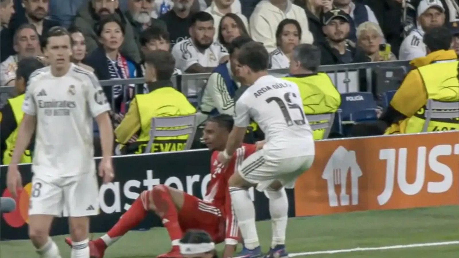 Arda Güler, Olise'nin yakasından tutup...