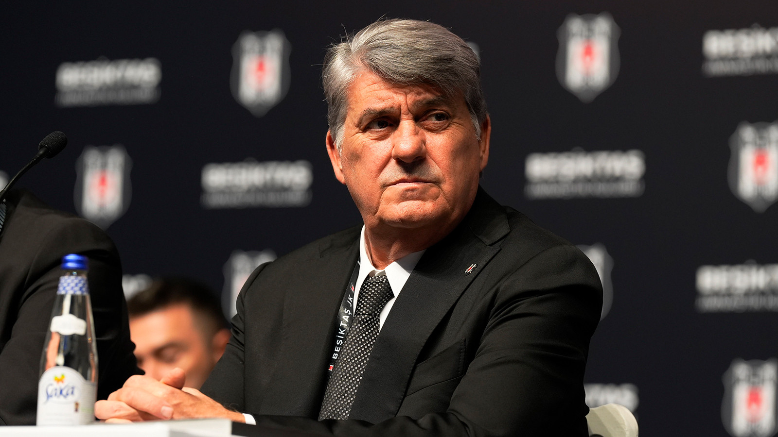 Beşiktaş perde arkasında büyük bir savaş veriyor: Adalı'ya gelen rapor şoke etti