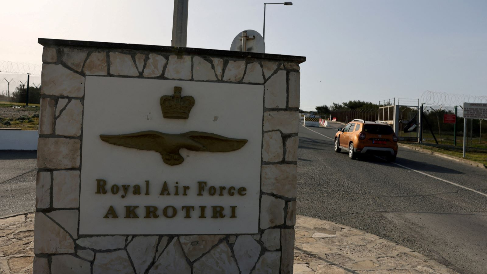 Güney Kıbrıs, İngiliz üslerinin kaldırılması için Birleşik Krallık'la görüşmelere başladı