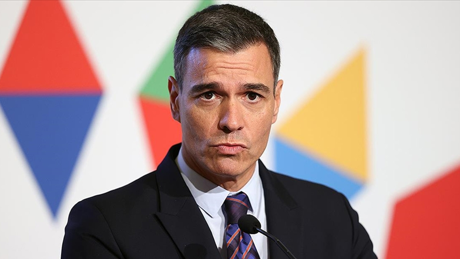 Sanchez'den ateşkese ilişkin açıklama: Dünyayı ateşe verenleri alkışlamayacağız