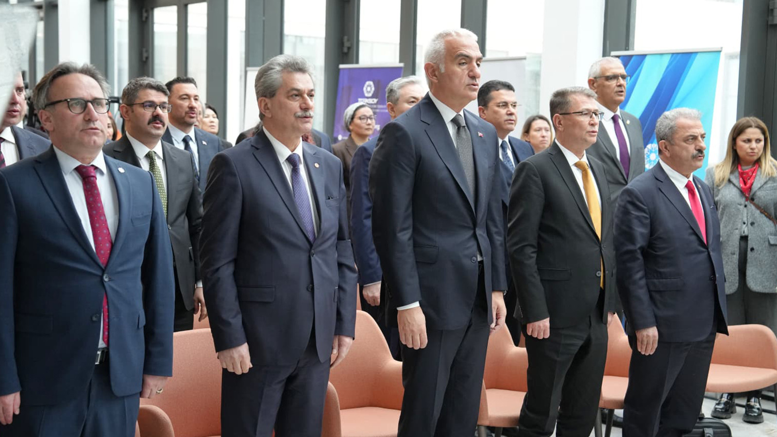 Türk dünyasına 5 lehçede dev eser