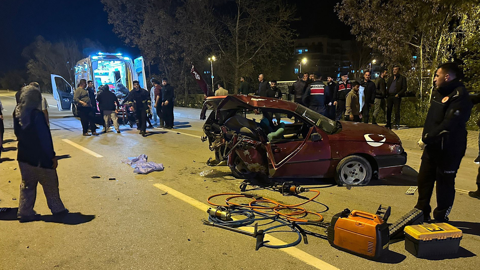 Antalya'da trafik kazası: Ölü ve yaralılar var