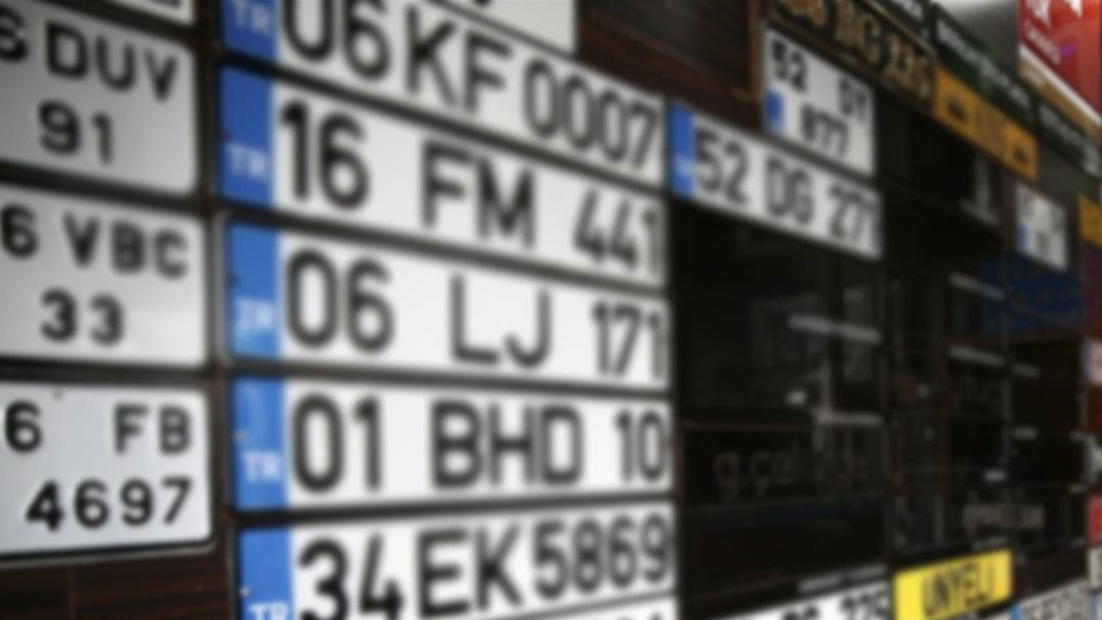 Araç plakalarında yeni dönem! Ücretsiz yenilenecek