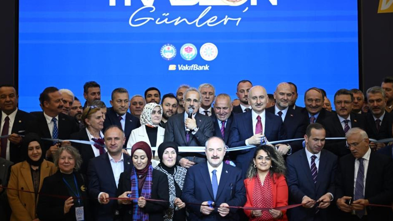 Bakan Uraloğlu: "Trabzon ile Samsun arasını 2 saate düşüreceğiz"