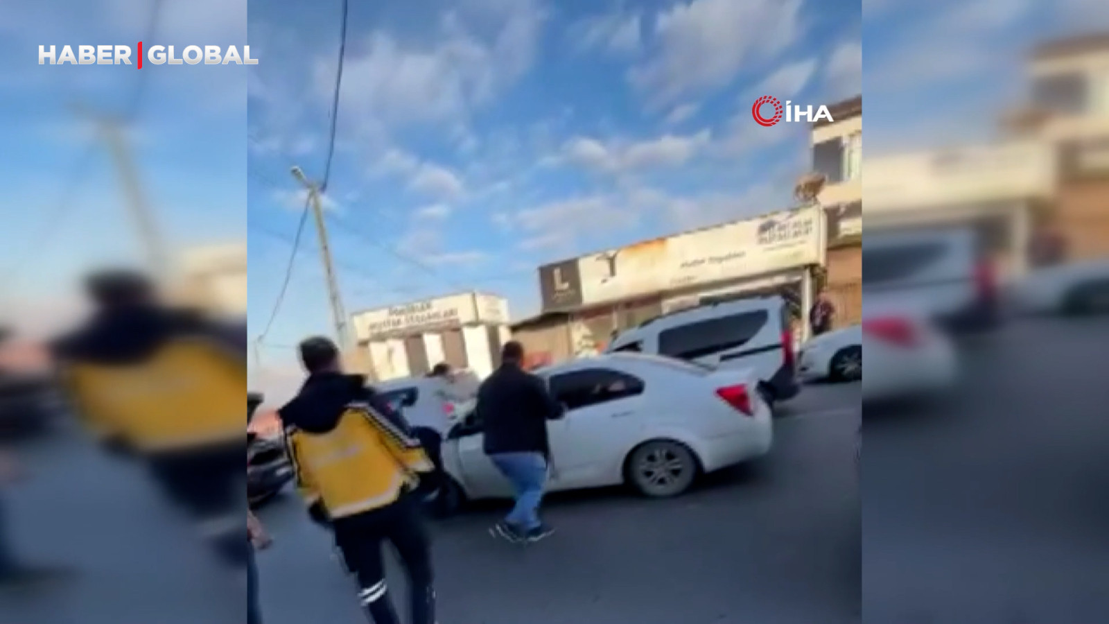 Başakşehir'de kaza kavgası! Sürücüye yumruklarla böyle saldırdı