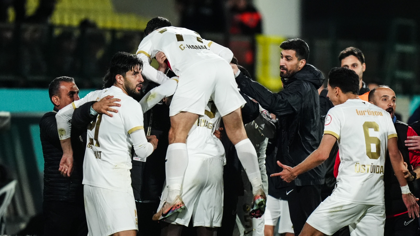 Erzurumspor geliyor! Amedspor puan kaybına rağmen takipte