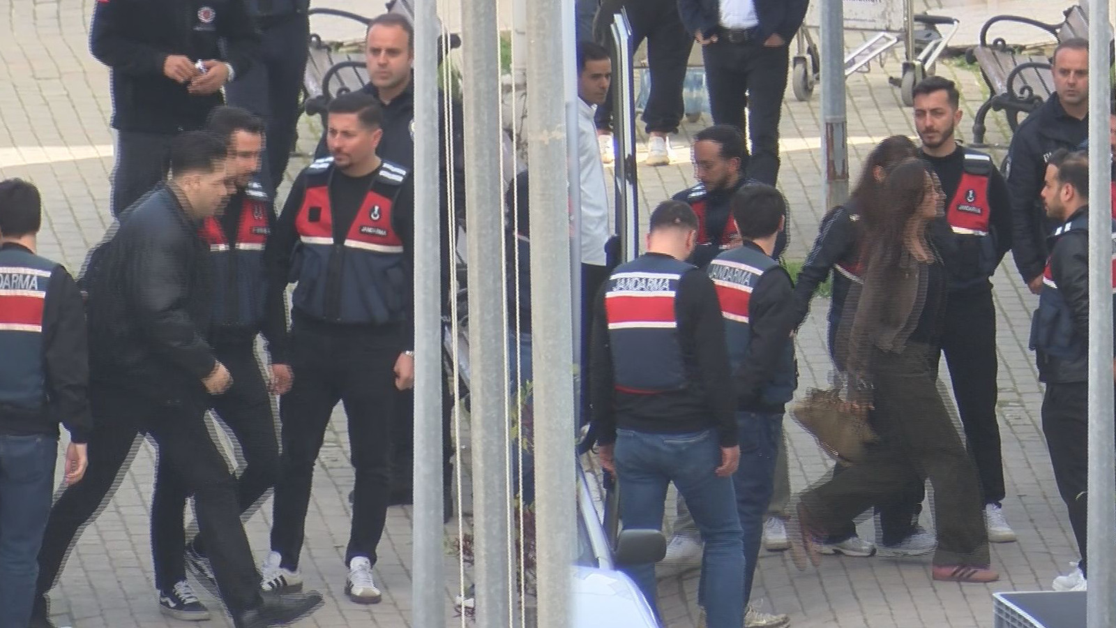 Gözaltındaki ünlülerden ilk görüntü geldi: Adli Tıp'a sevk edildiler
