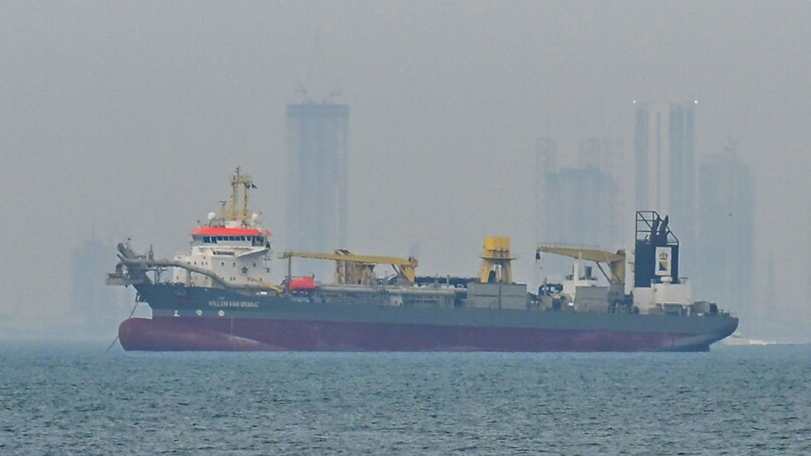 İran, Hürmüz Boğazı'ndan geçecek gemilere mayınlara karşı alternatif rota açıkladı