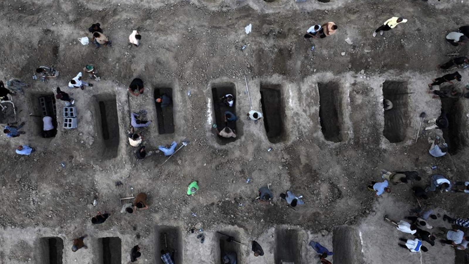 İran'da en az 3 bin kişi hayatını kaybetti