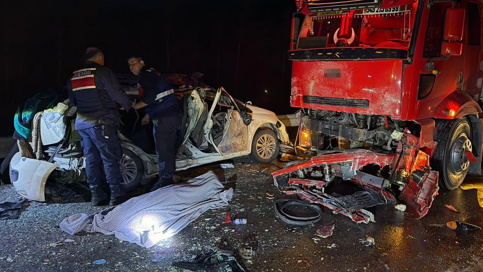 Isparta-Antalya karayolunda feci kaza: Ölü ve yaralılar var