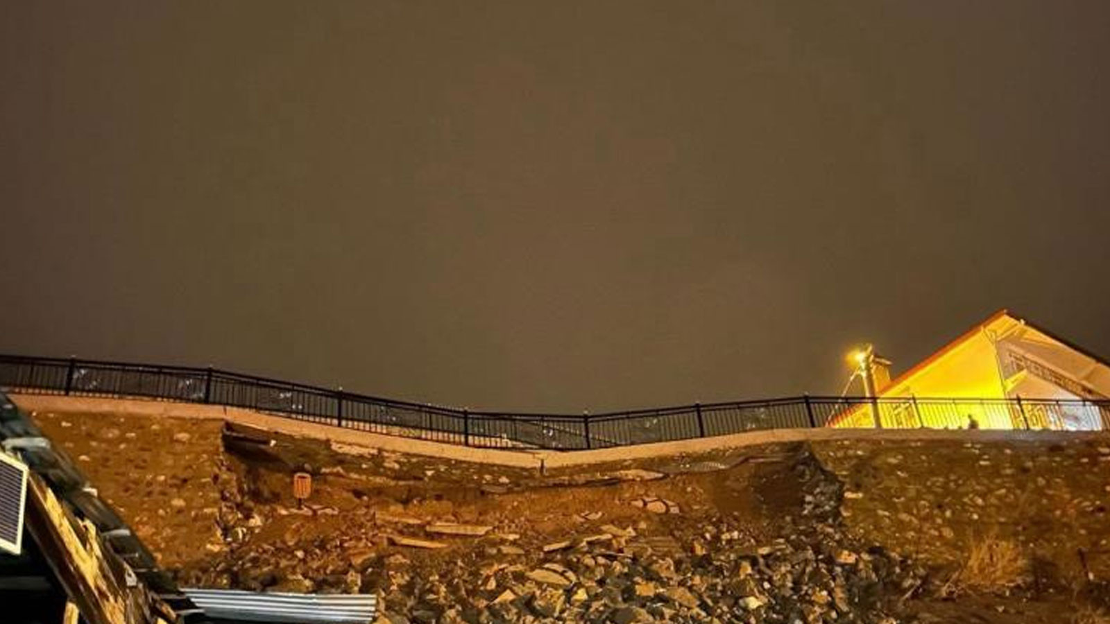 İspir’de heyelan: 2 konut tahliye edildi