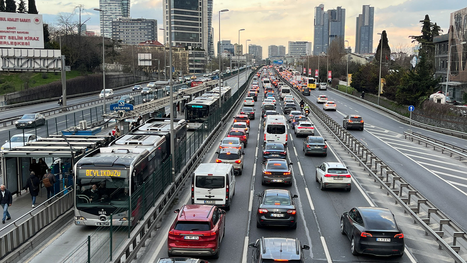 İstanbul'da trafik yoğunluğu yüzde 81'e yükseldi