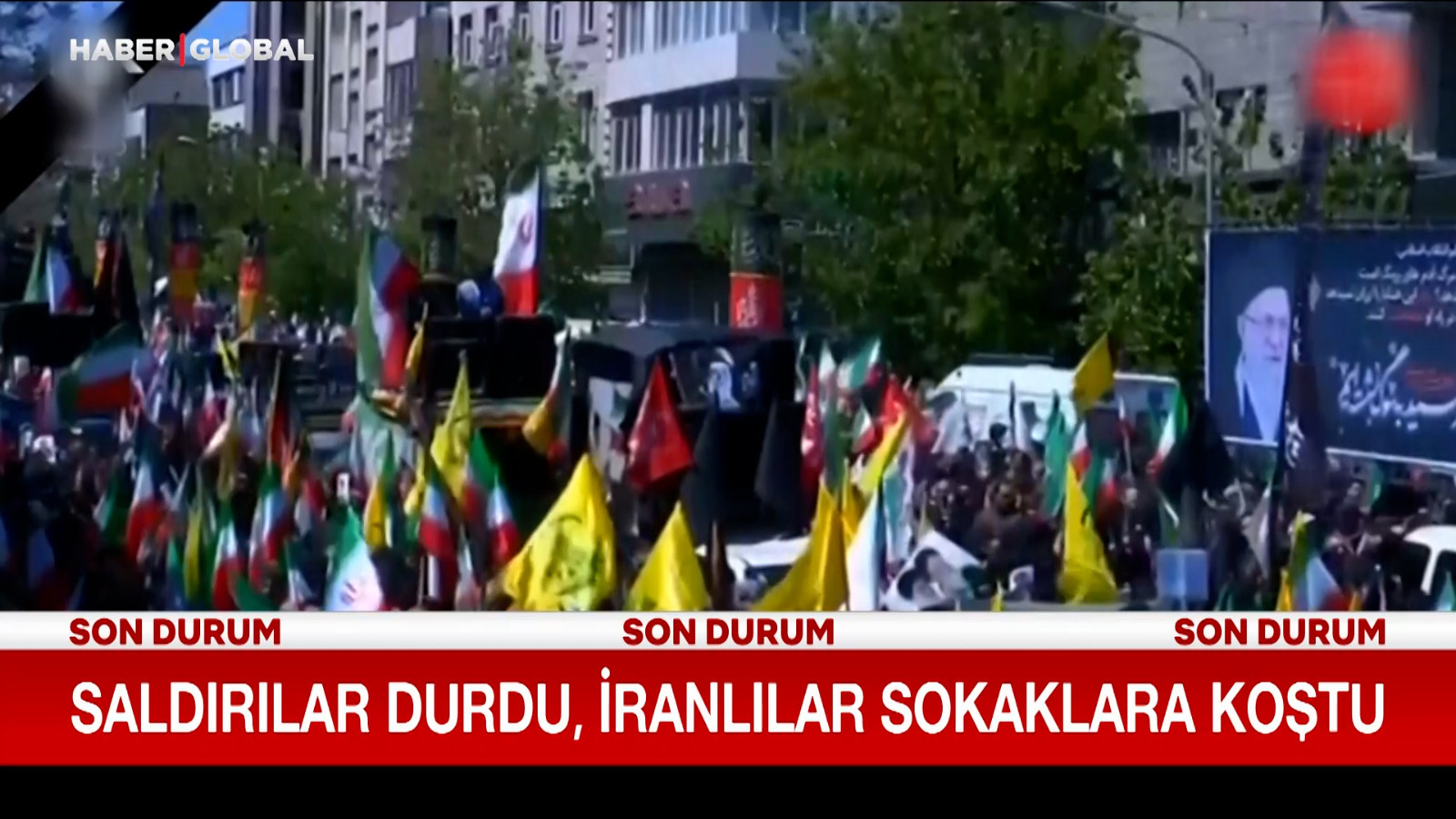 Saldırılar durdu, İranlılar sokaklara koştu
