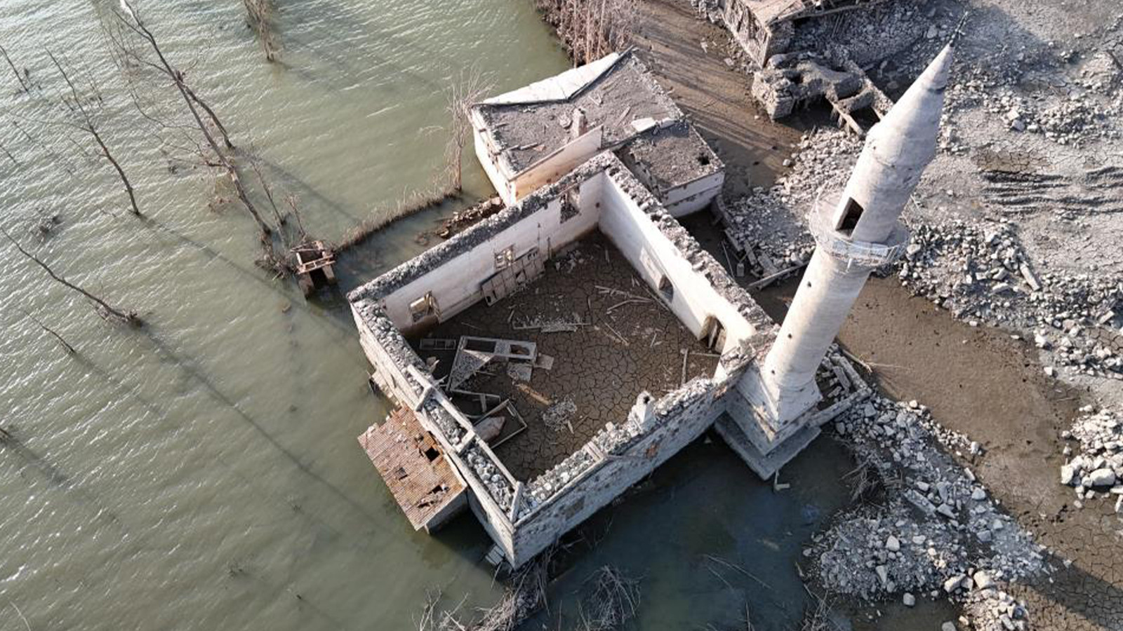 14 yıl sonra yüzeye çıkmıştı; yeniden sulara gömüldü