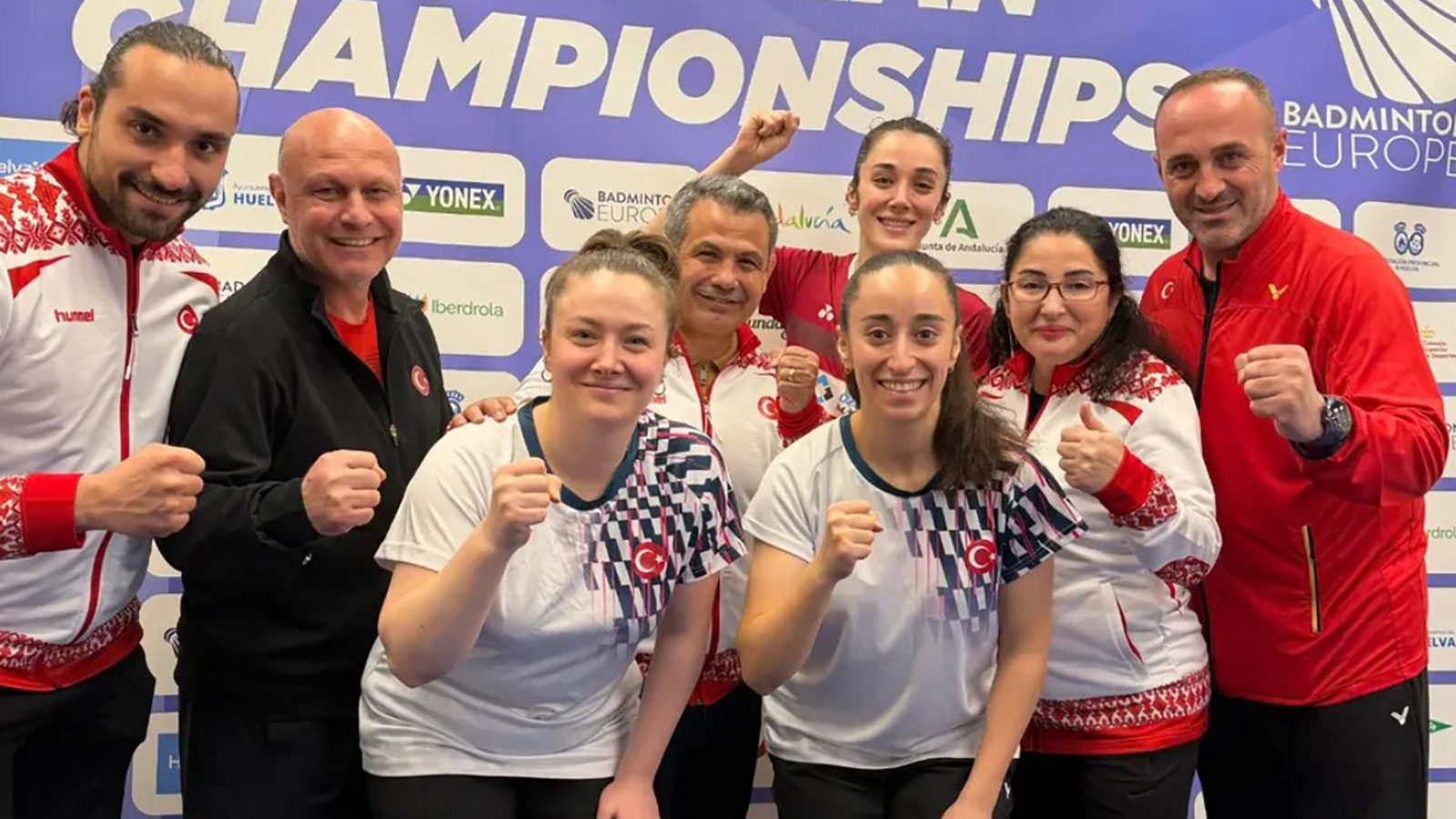 Bengisu Erçetin-Nazlıcan İnci çifti, Avrupa Badminton Şampiyonası'nda finale yükseldi