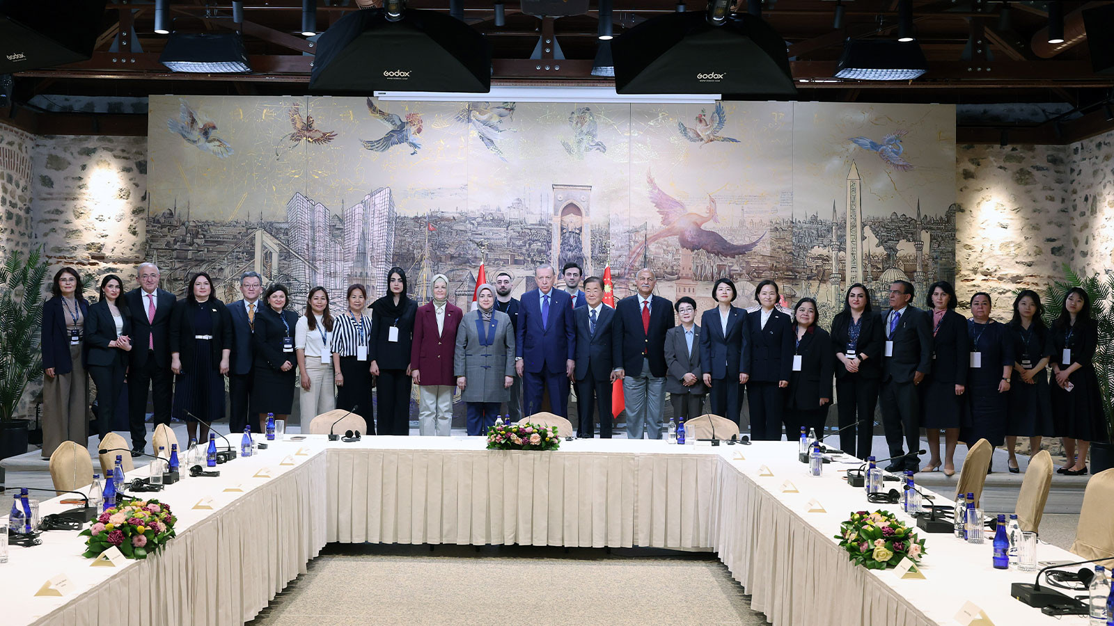 Cumhurbaşkanı Erdoğan, ICAPP Kadın Kolu 9. Toplantısı'nın katılımcılarını kabul etti