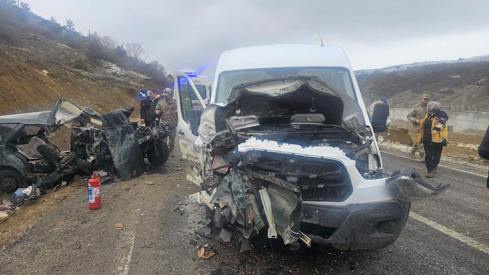 Gümüşhane'de öğretmenleri taşıyan servis kaza yaptı: Ölü ve yaralılar var