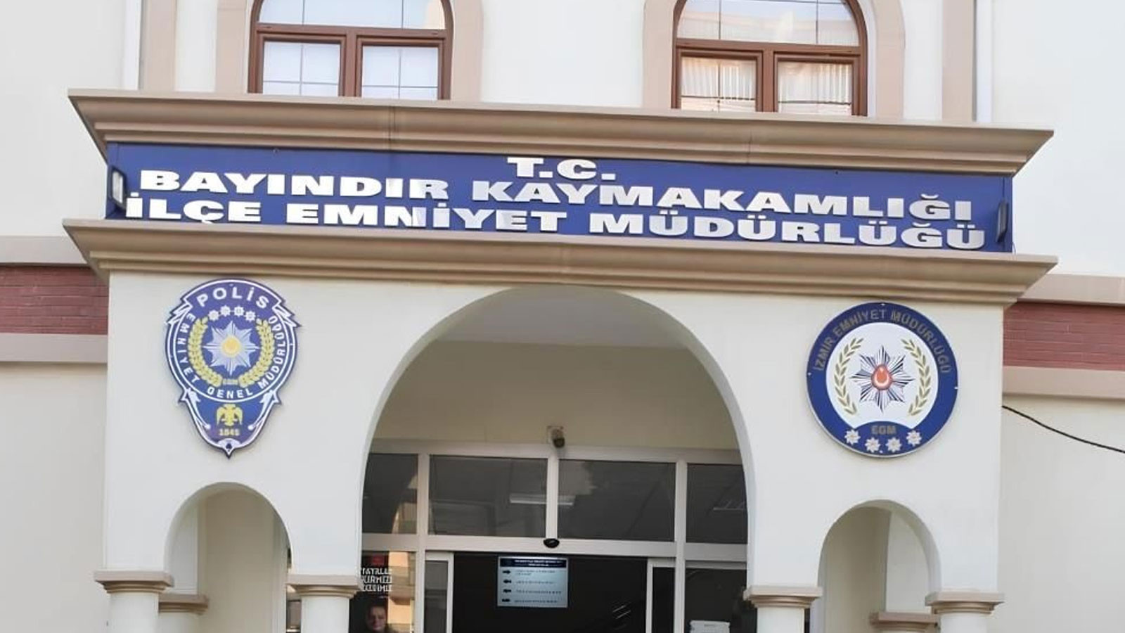 İzmir'de operasyona giden 3 polis bıçaklanarak yaralandı: 4 kişi gözaltına alındı