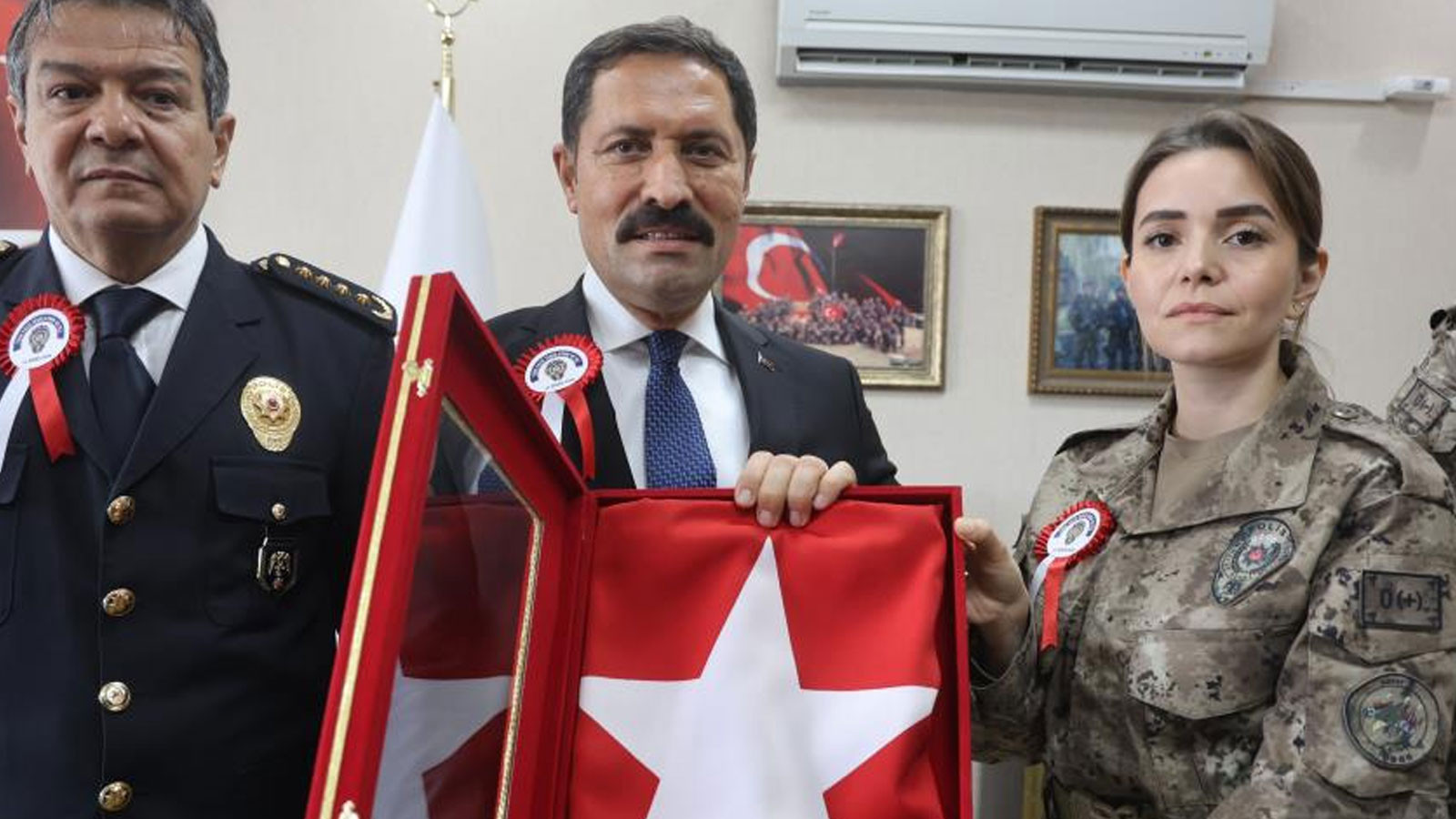 Şehidin kızı PÖH üniformasıyla babasının izinden gidiyor