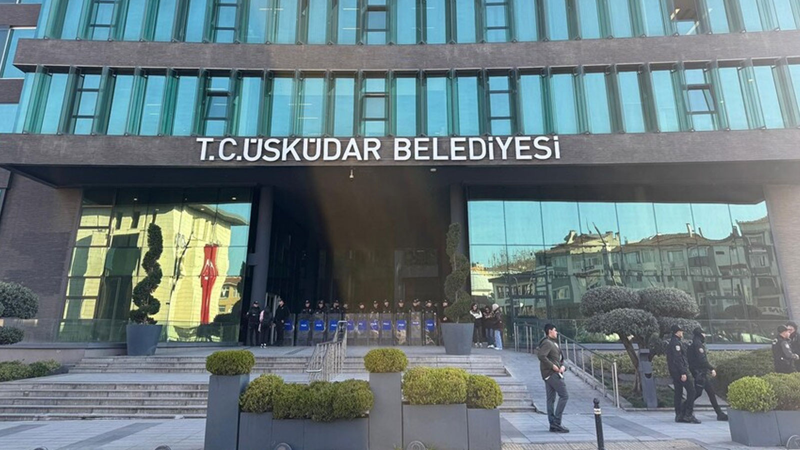 Üsküdar Belediyesi'ne operasyon: Ufuk Karadağ ve Yavuz Cenan gözaltına alındı