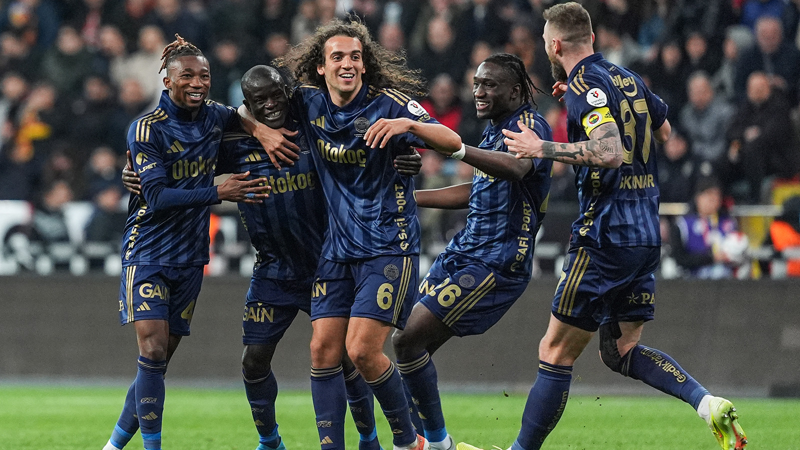 Fenerbahçe, Kayseri'de farka koştu