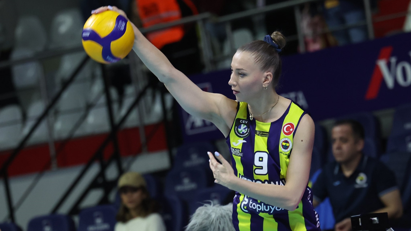Milli voleybolcu Meliha Diken'den tarihe geçecek transfer
