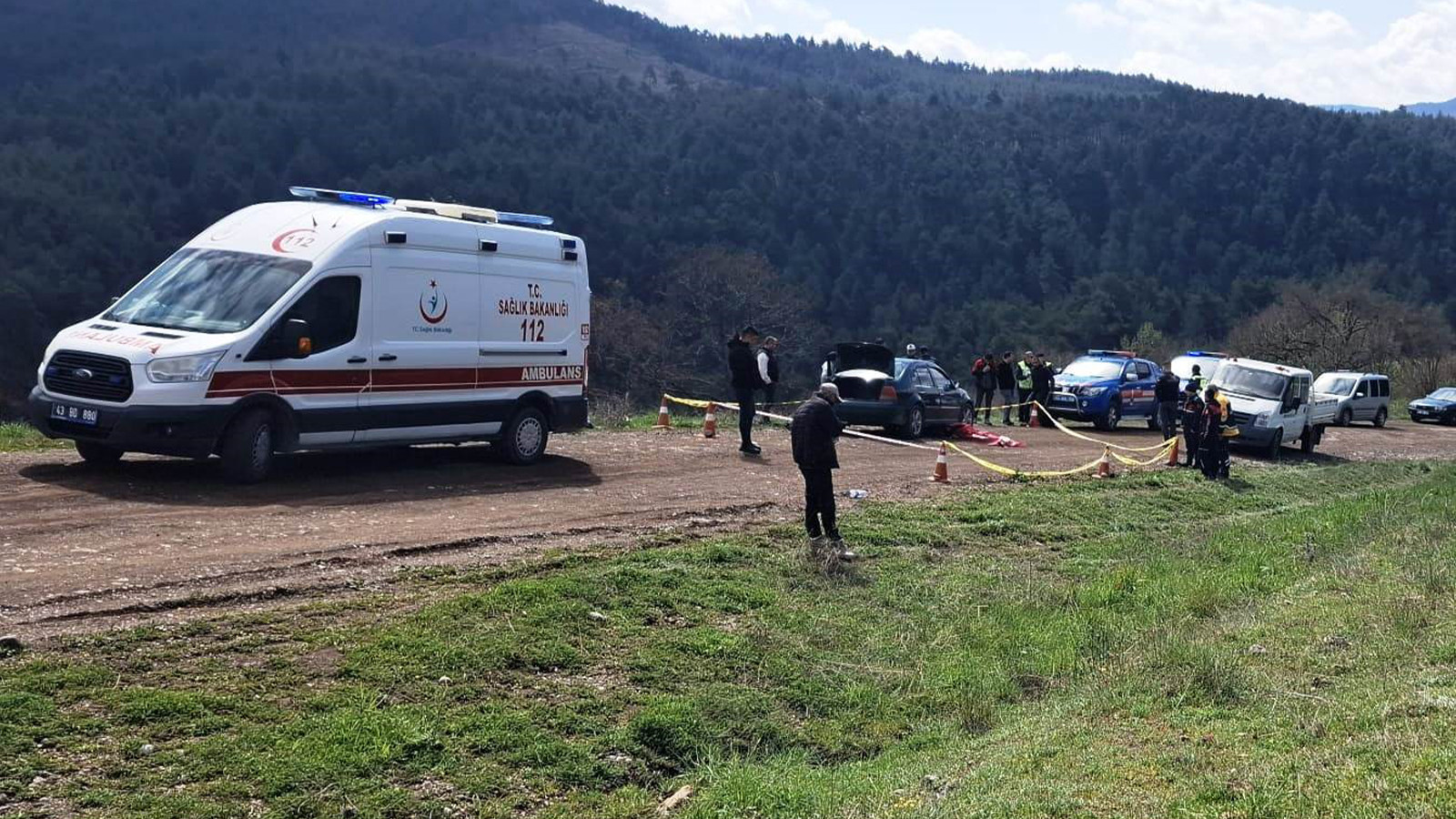 Tamir etmeye çalıştığı aracın altında kalarak can verdi