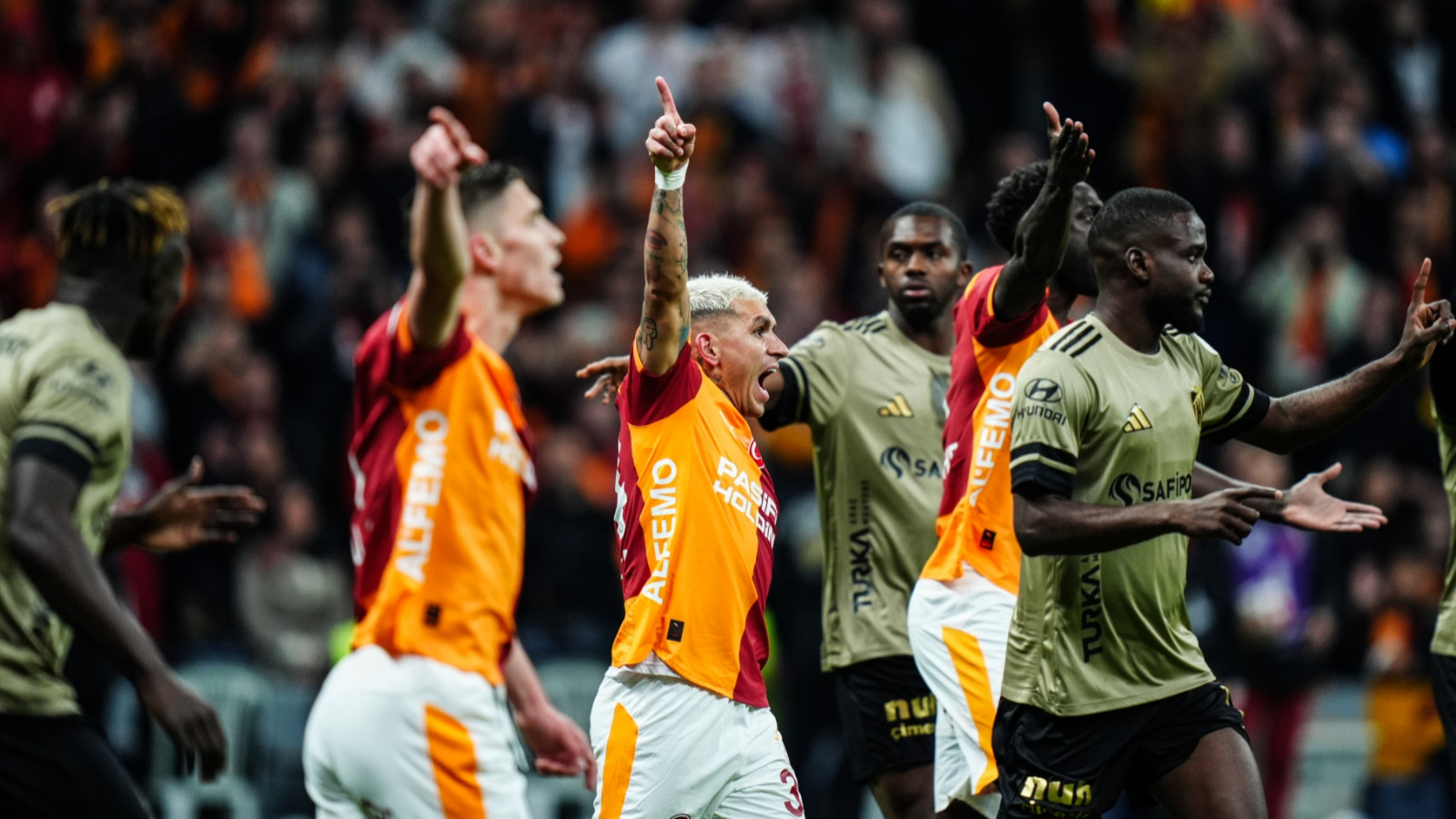 Kocaelispor ikinci kez Galatasaray'a çelme taktı! Puan farkı 2'ye indi