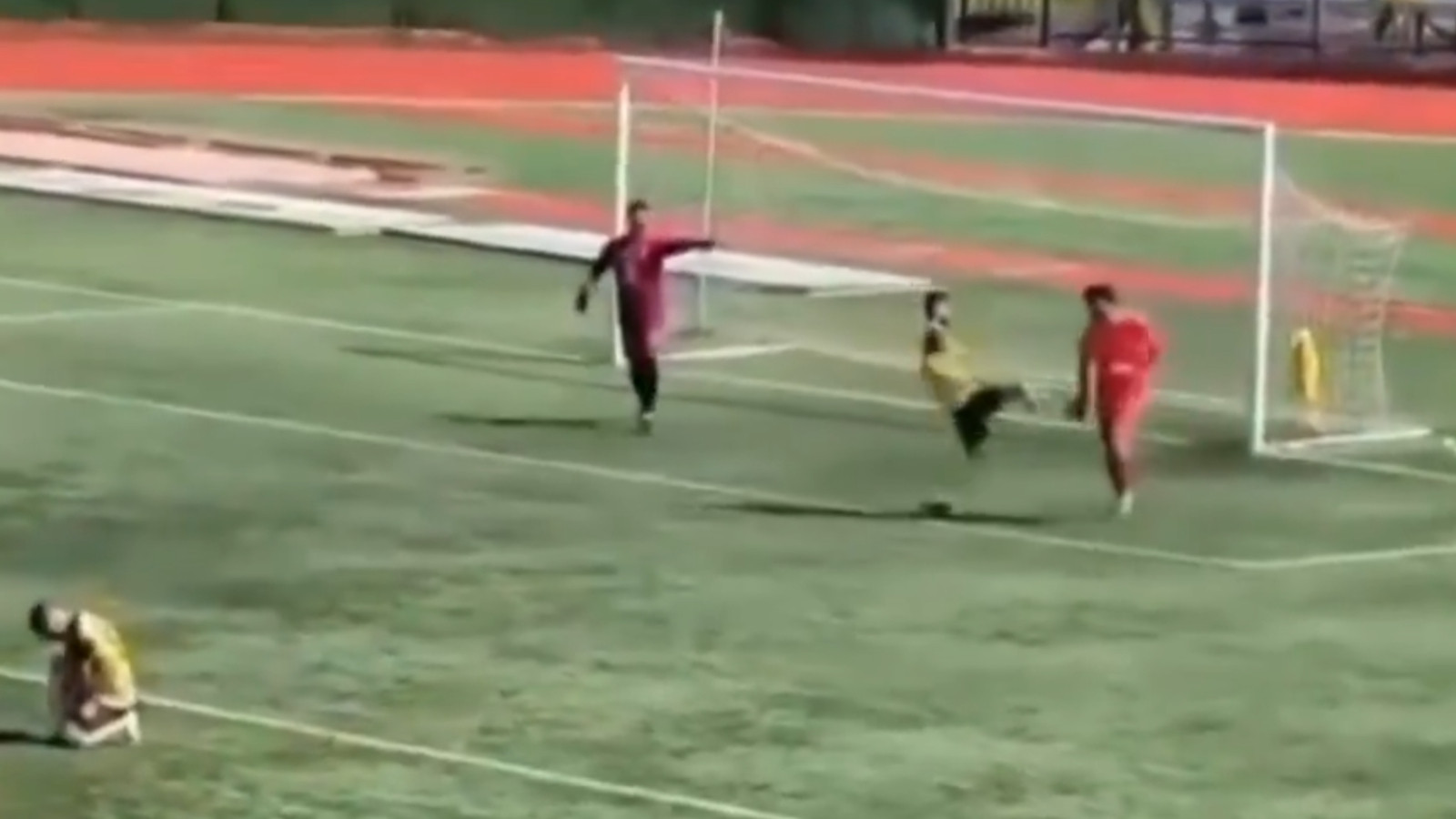 Mardin'de kafaya tekme atan futbolcu tutuklandı