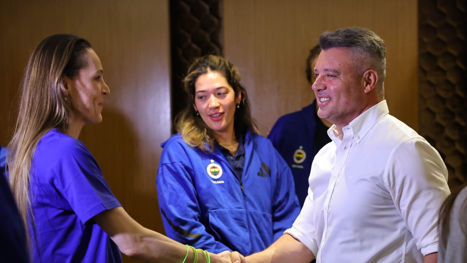 Sadettin Saran'dan final öncesi oyunculara ziyaret