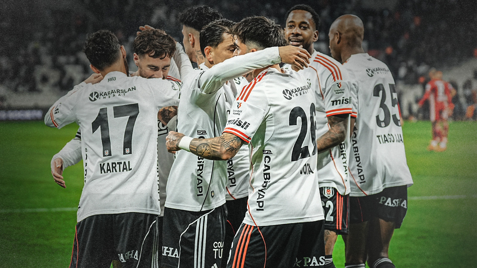 Beşiktaş'ta Kartal Kayra'da yırtık tespit edildi