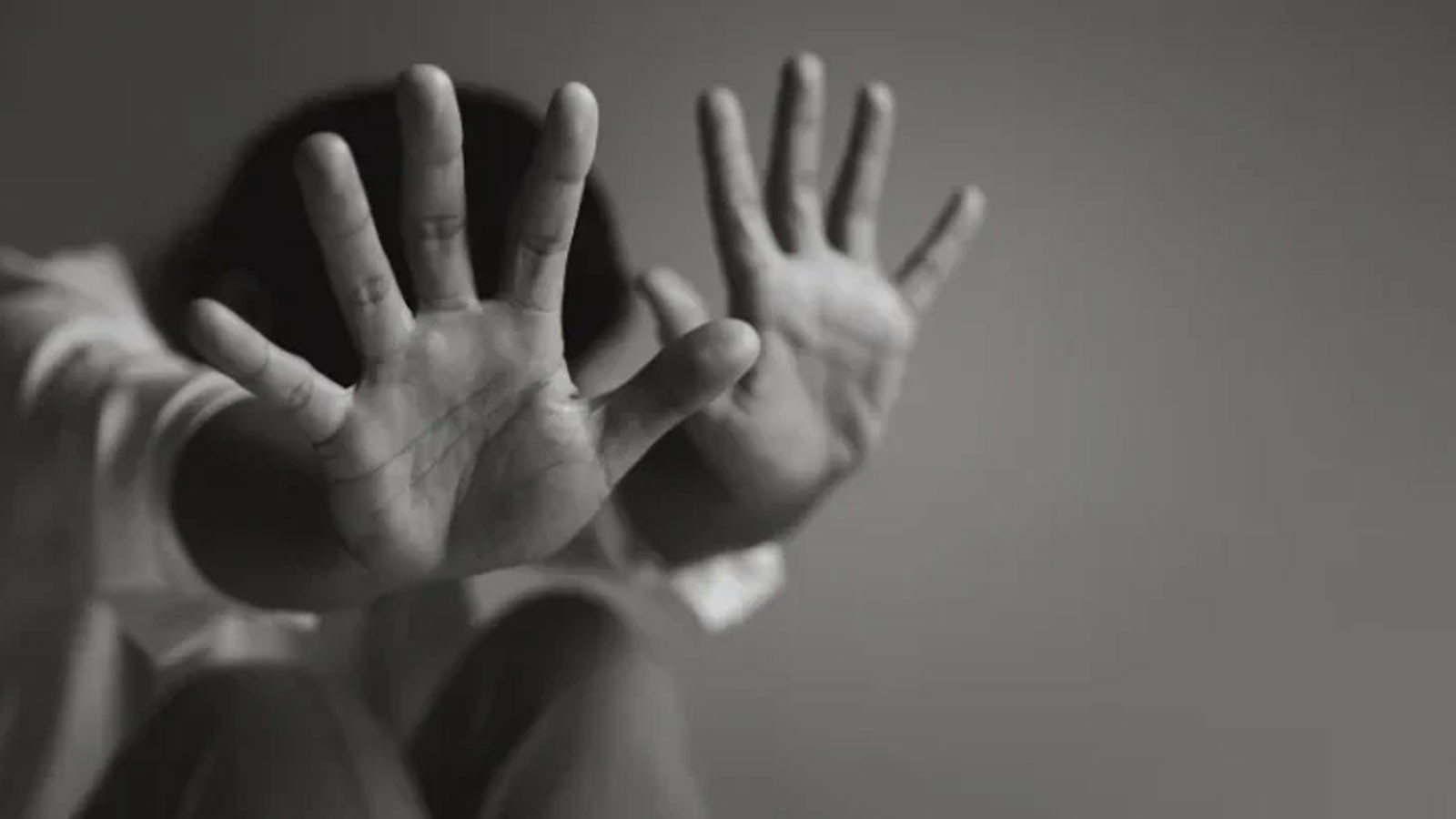 Dehşete düşüren olay: 9 yaşındaki çocuk iki yıl boyunca bir minibüste kilitli tutuldu