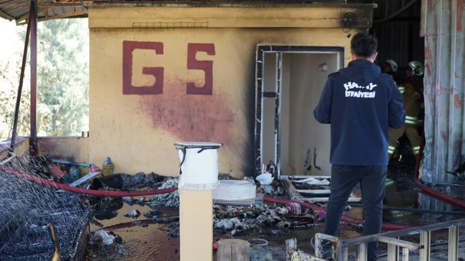 Gaziantep'te evde patlama: Mahalle sokağa döküldü