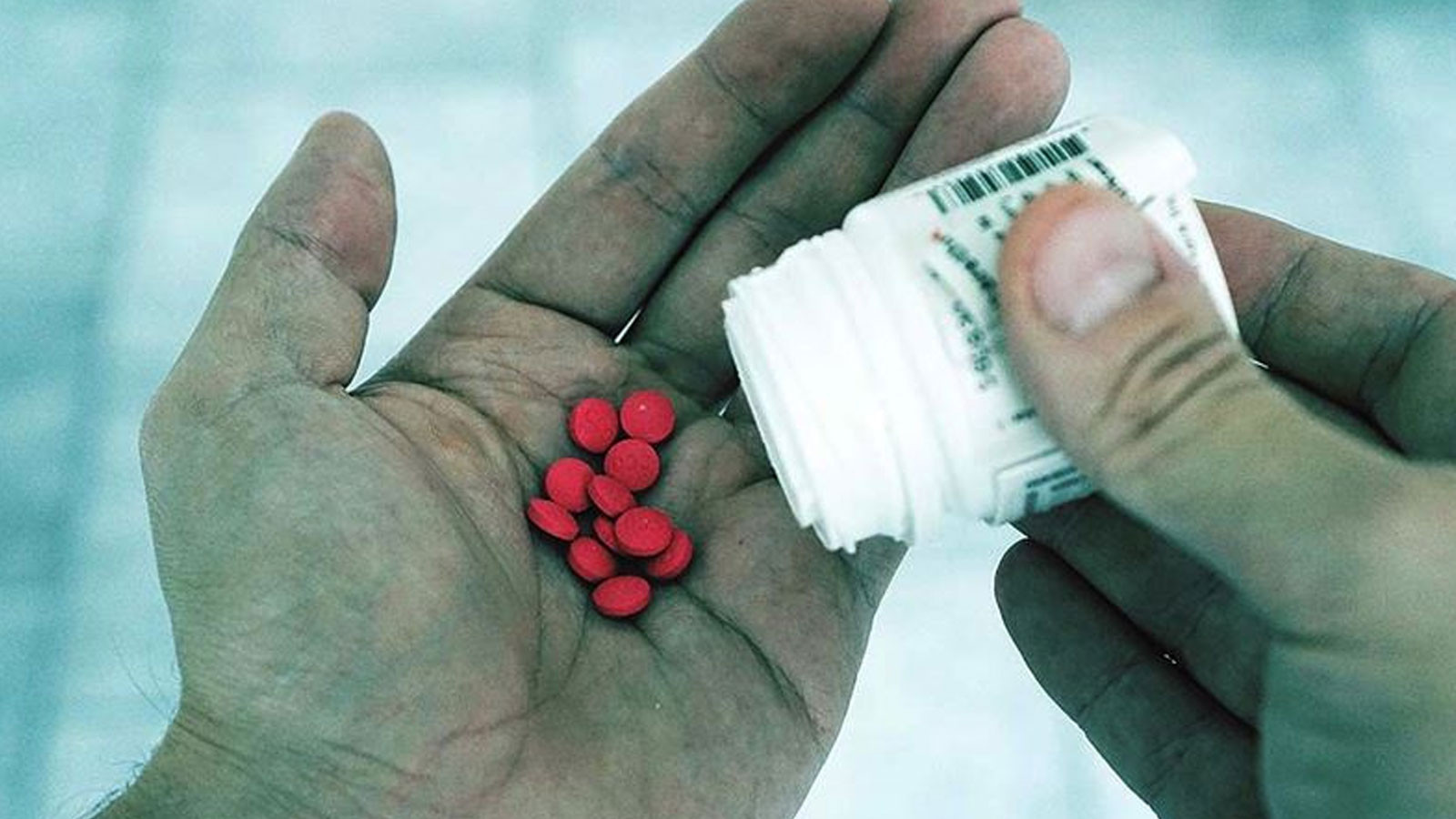 İstanbul'da kargoyla gönderilen buzdolabına gizlenmiş 28 kilo 150 gram uyuşturucu ele geçirildi