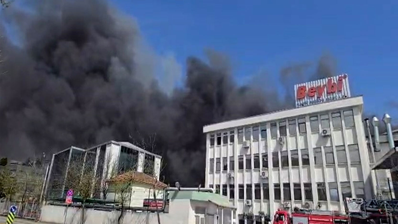 Ümraniye Dudullu Organize Sanayi Bölgesi'nde yangın!