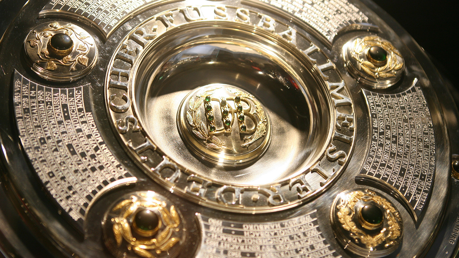 Bundesliga'nın şampiyonluk kupasında Bayern Münih'e yer kalmadı: Almanlar yeni kupa tasarladı