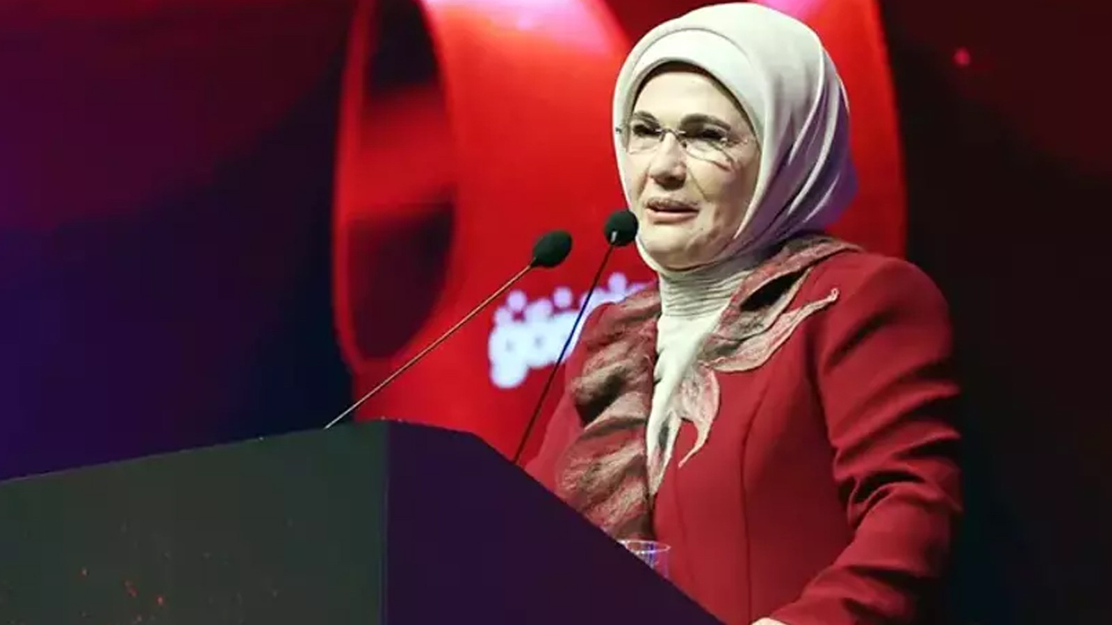 Emine Erdoğan: Bugün, milletçe birlik ve beraberlik içinde olmamız gereken bir gündür